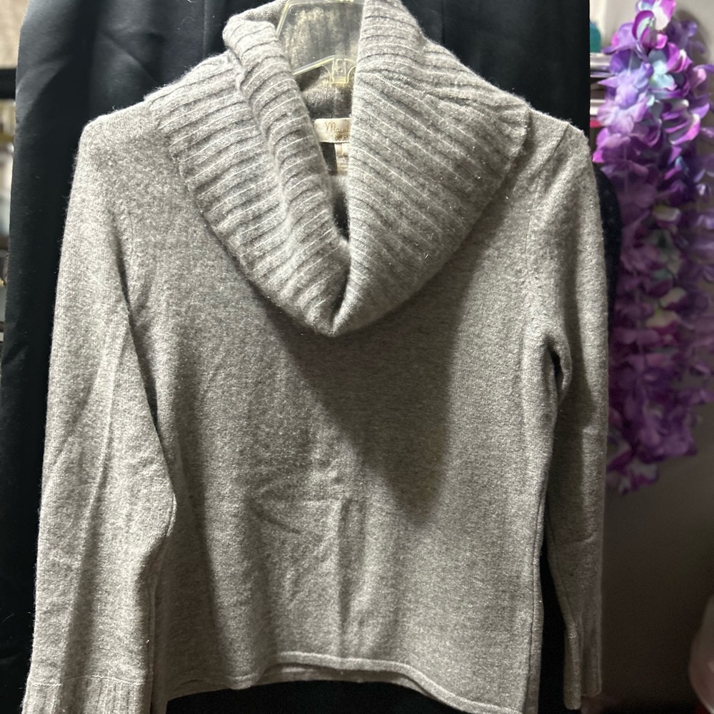 Mainbocher Pure 100% Cashmere Sweater Long Sleeves Sparkly Gray S. L cowl neck